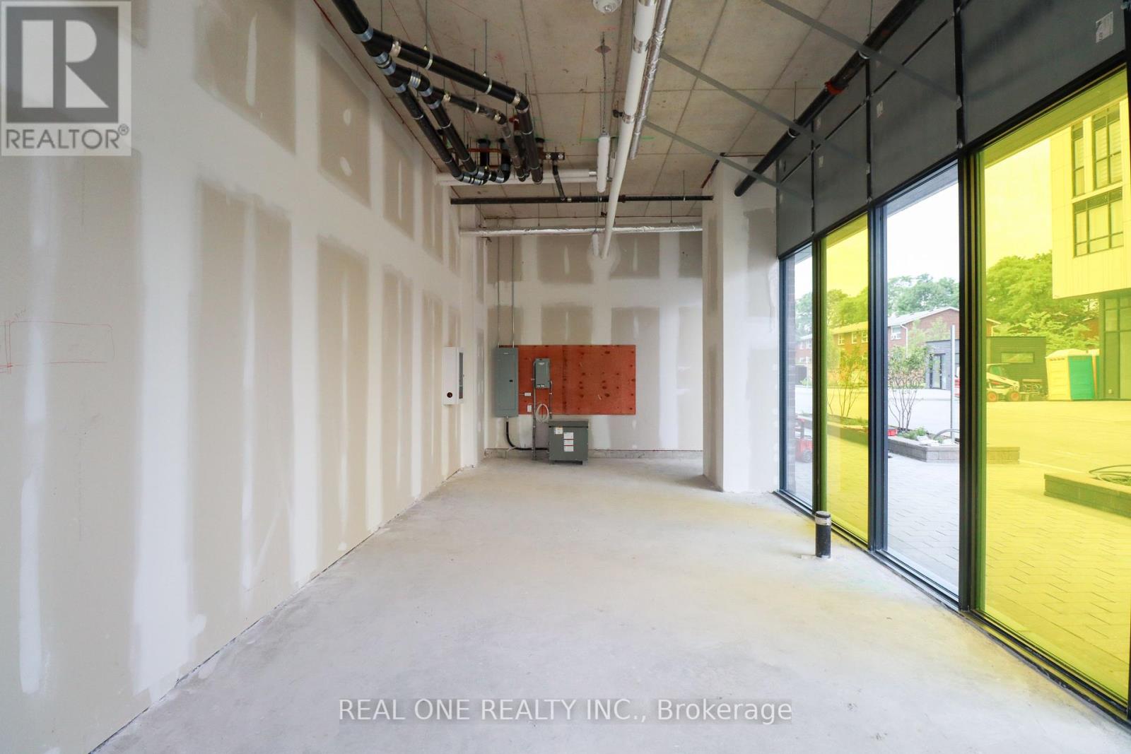 R01 – 3431 SHEPPARD AVENUE E