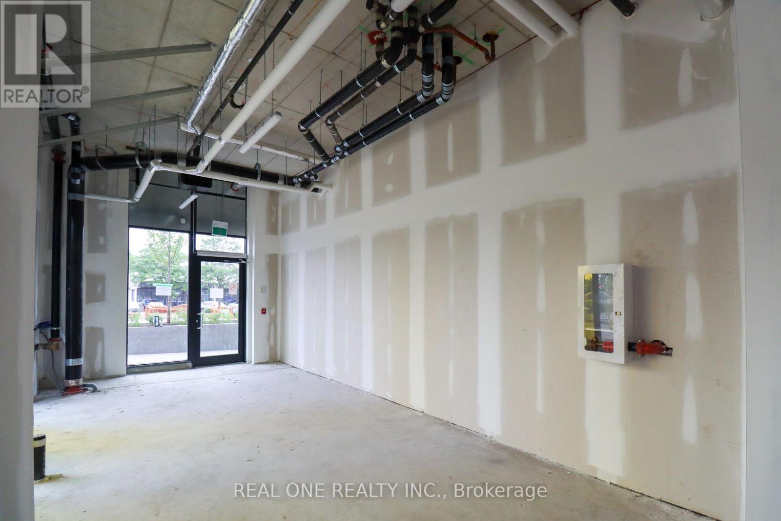 R01 – 3431 SHEPPARD AVENUE E