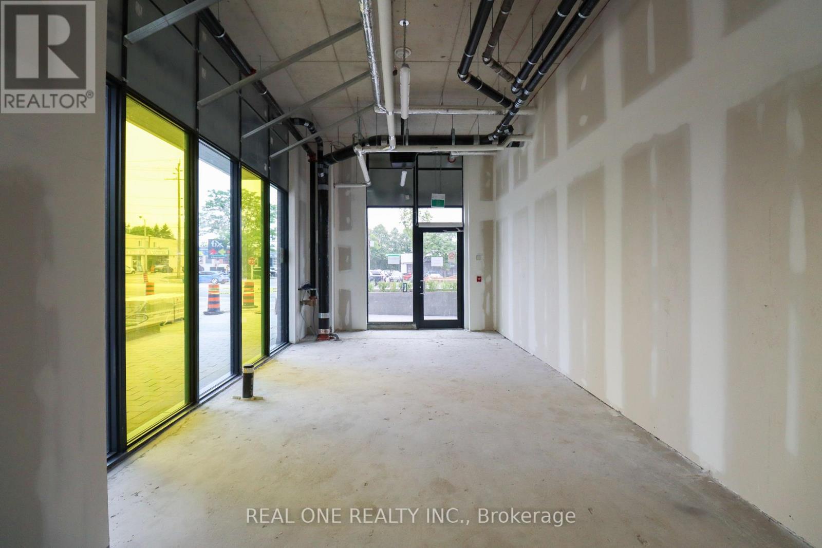 R01 – 3431 SHEPPARD AVENUE E