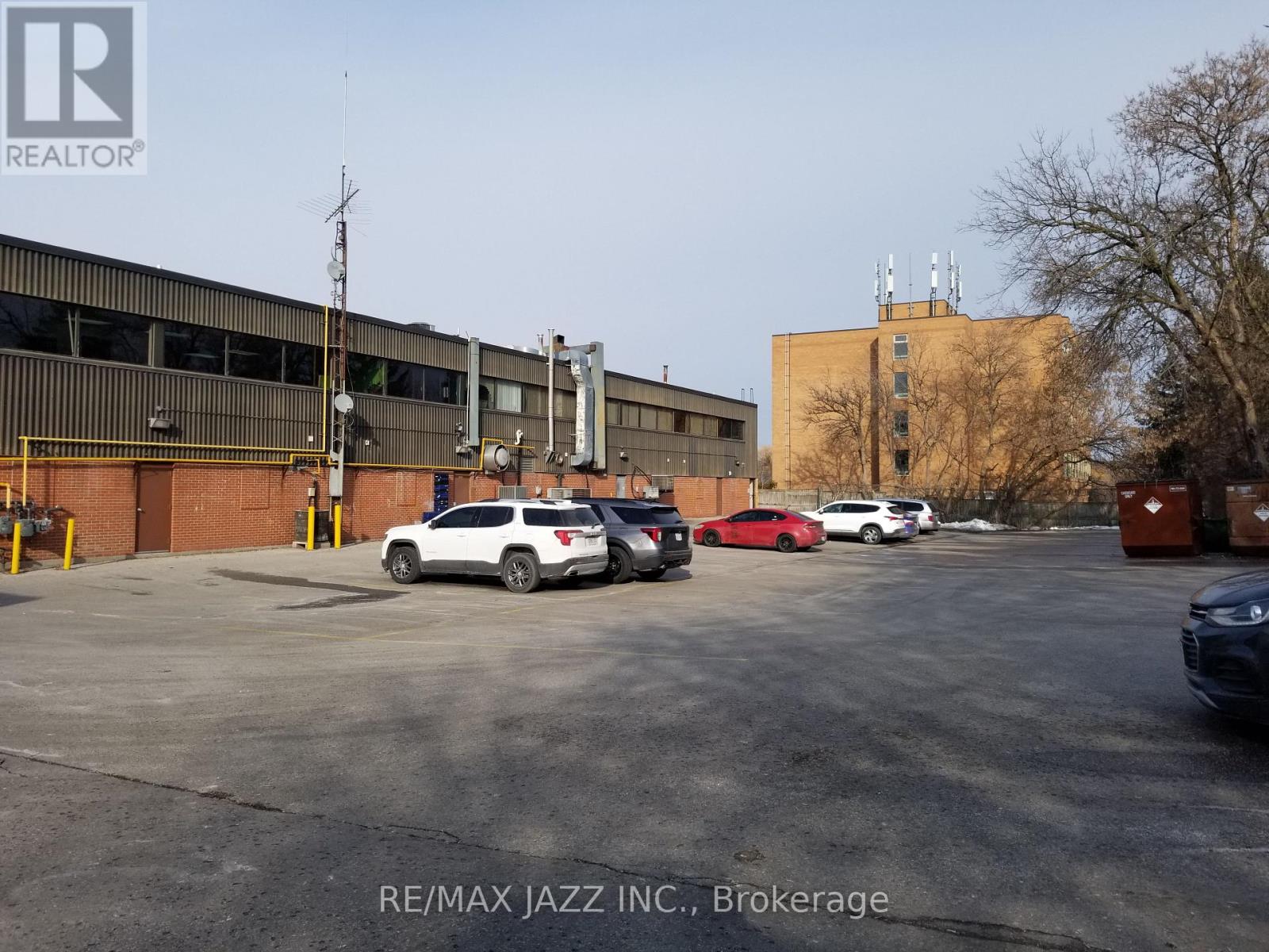 201 – 633 KING STREET E