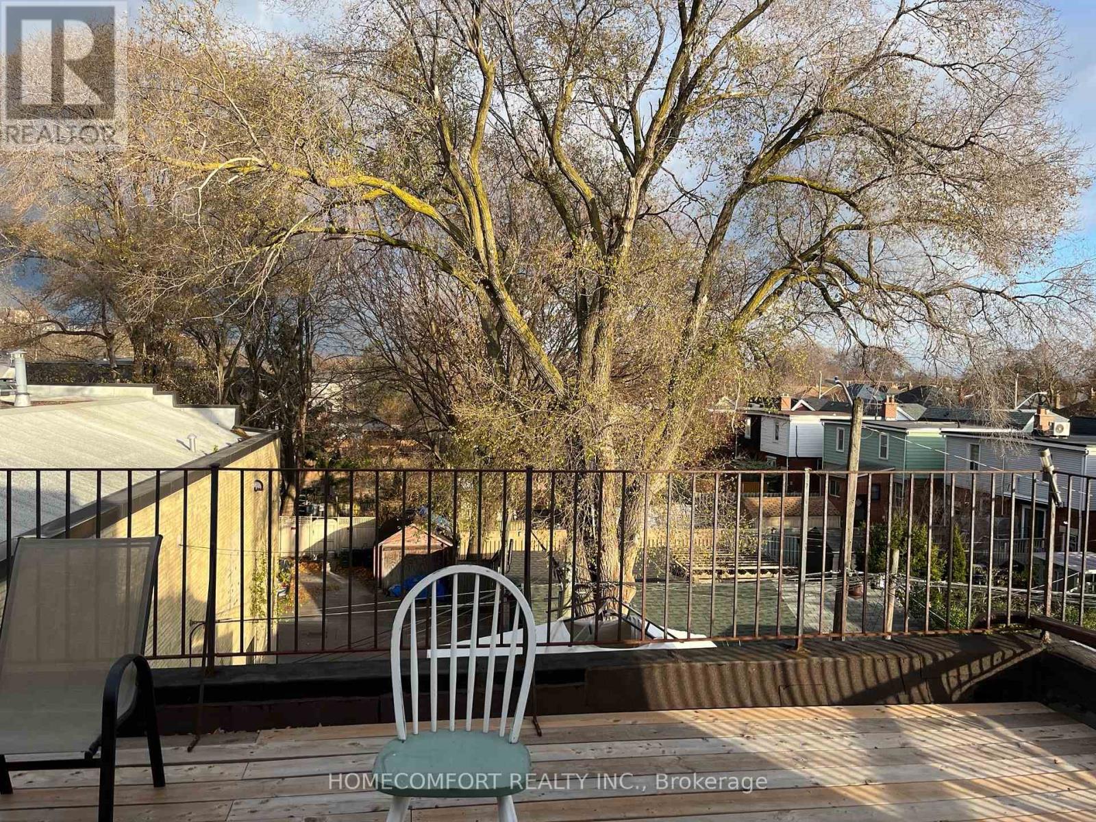 UPPER 2 – 987 PAPE AVENUE