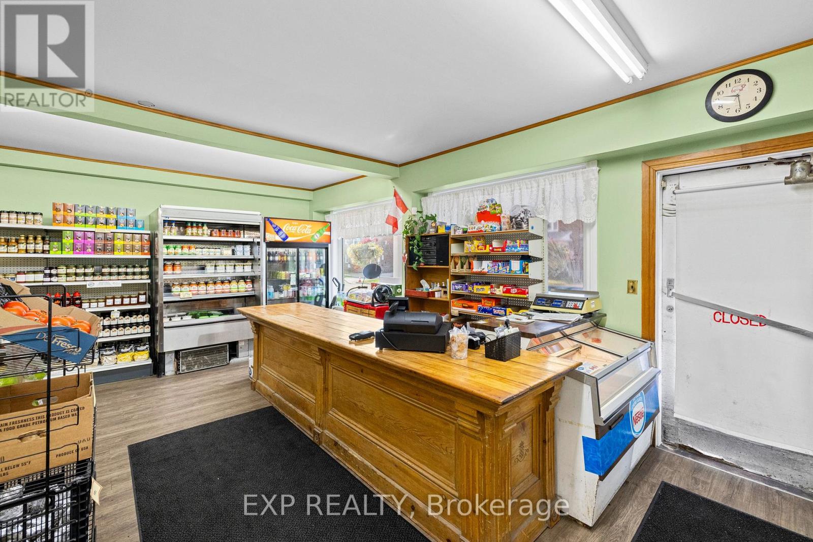28 BUCKINGHAM AVENUE