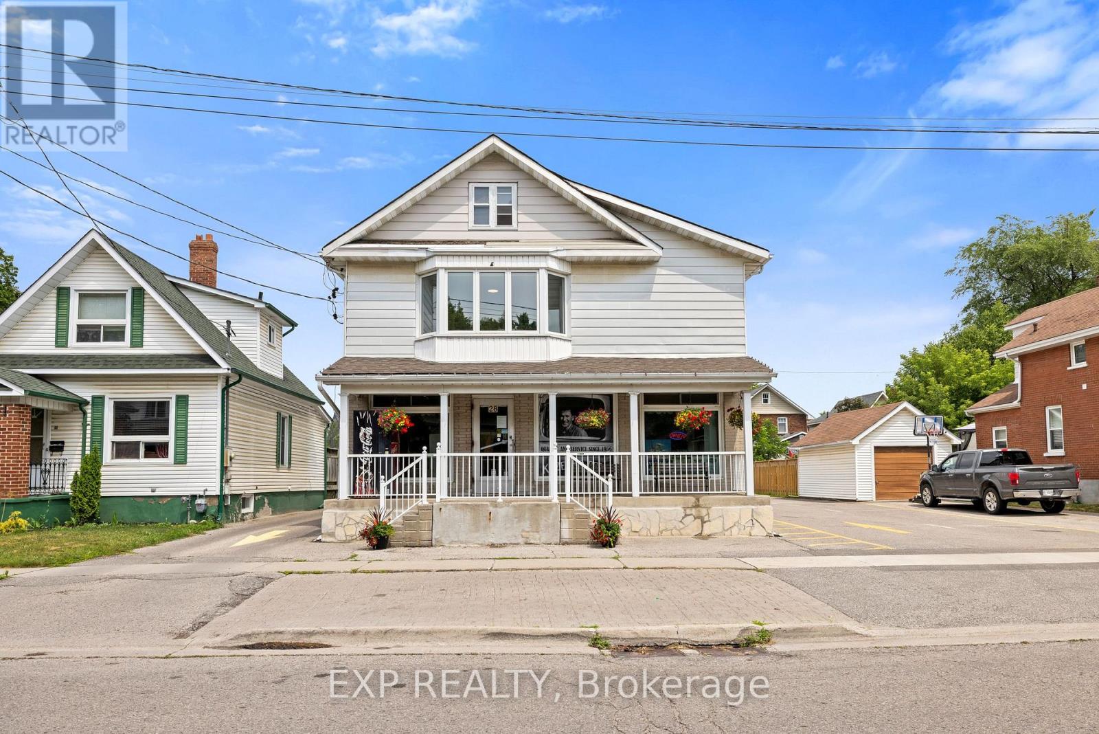 28 BUCKINGHAM AVENUE