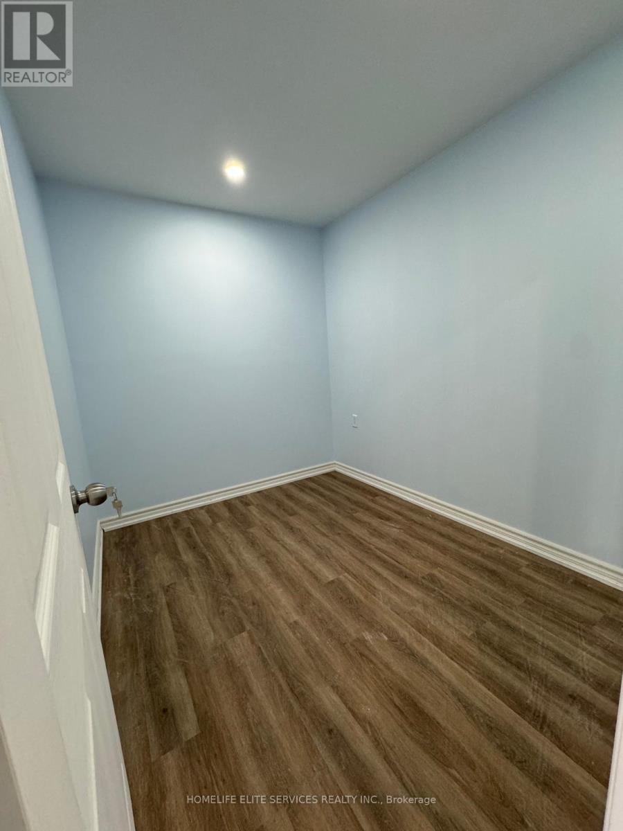 100 BLOOR STREET E