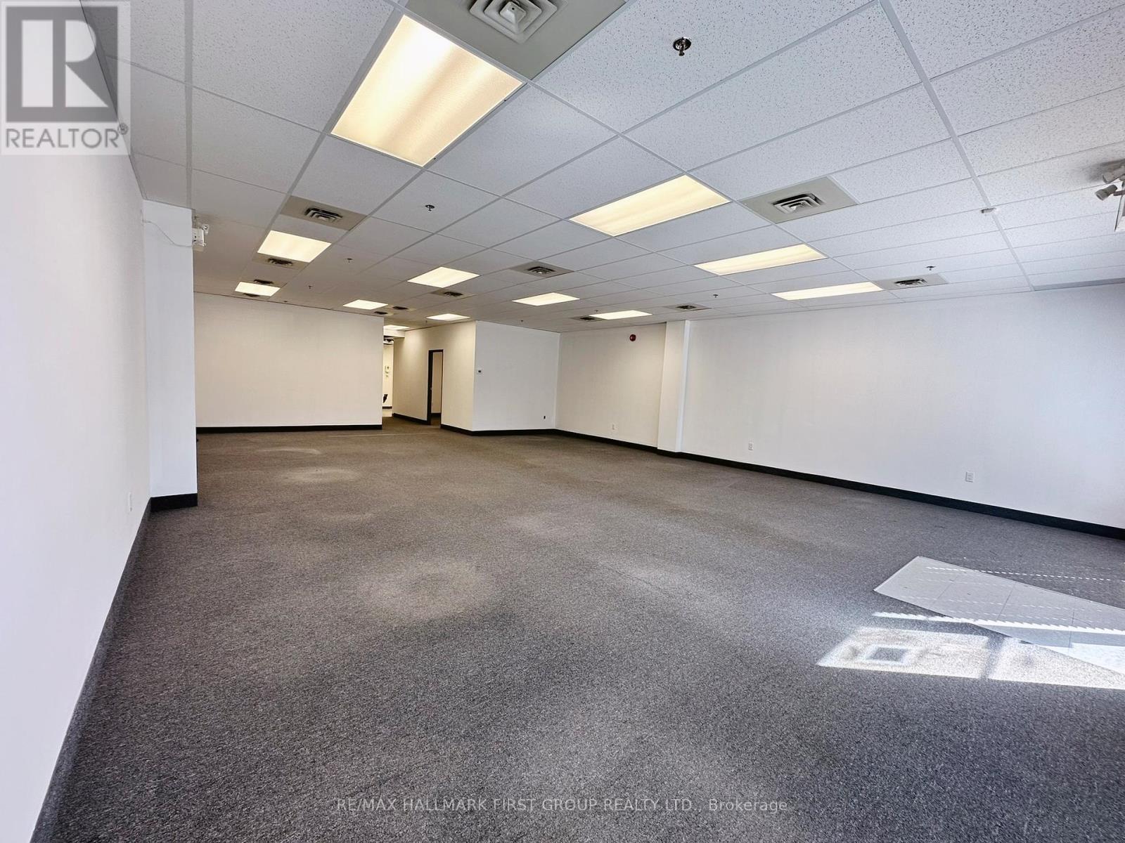 #8 – 209 DUNDAS STREET E