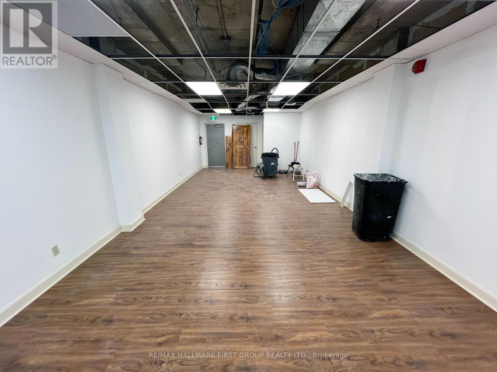 #B3 – 209 DUNDAS STREET E