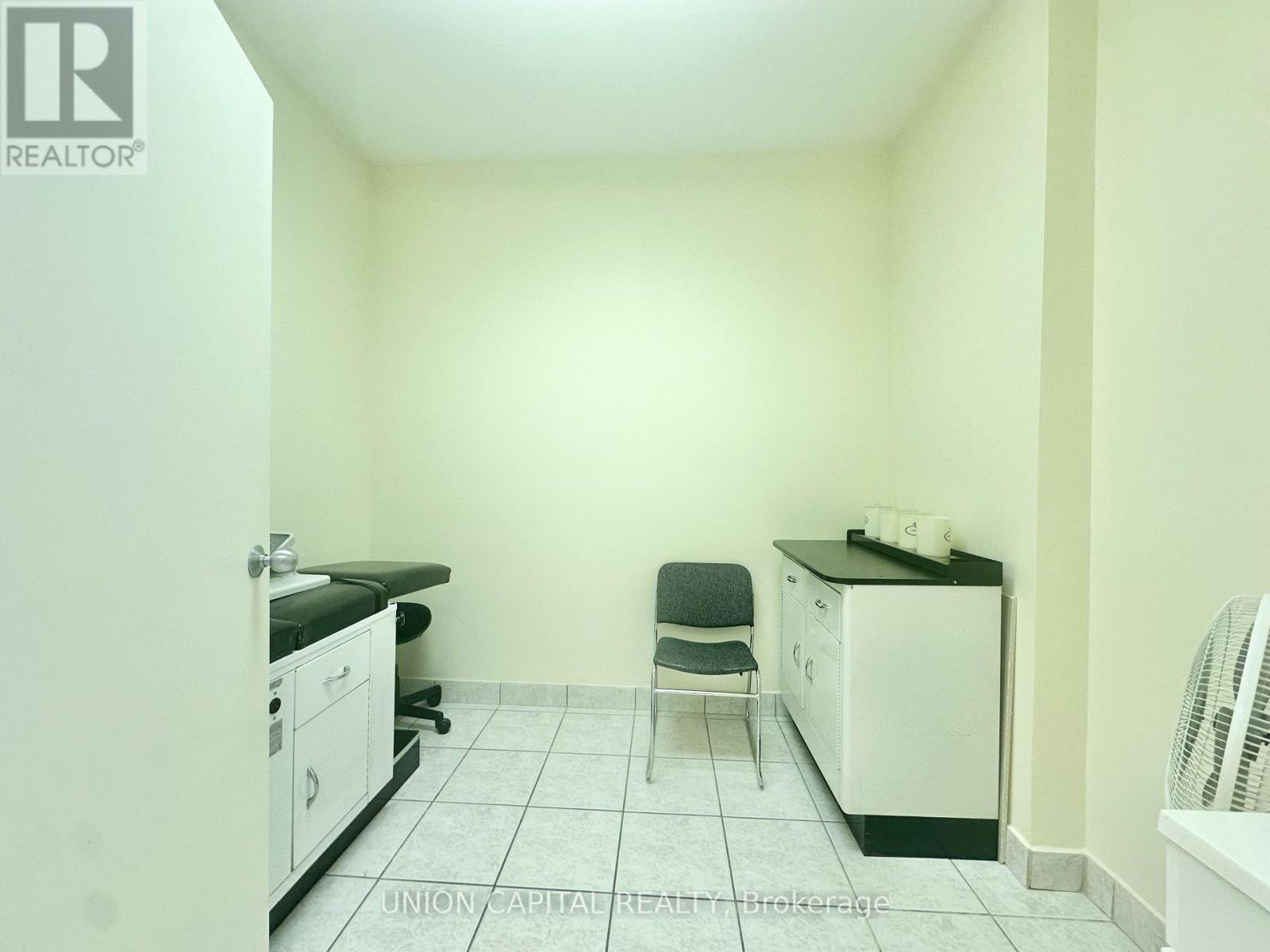 2811 EGLINTON AVENUE E