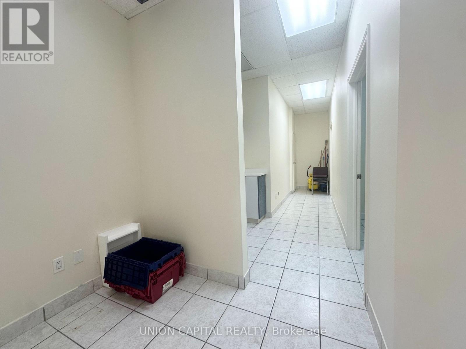 2811 EGLINTON AVENUE E