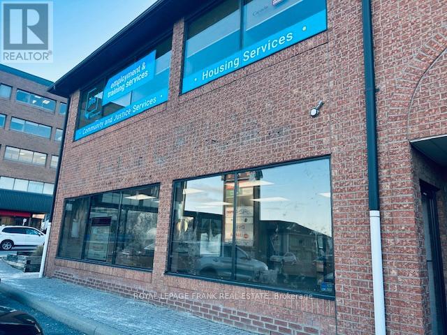102B – 114 DUNDAS STREET E