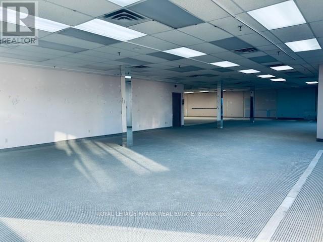 102B – 114 DUNDAS STREET E