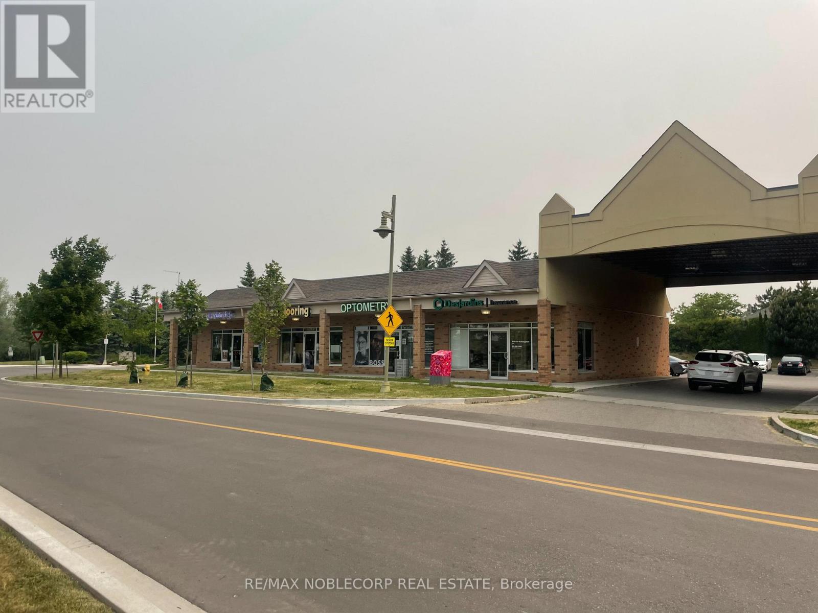 9 – 5 SWAN LAKE BOULEVARD