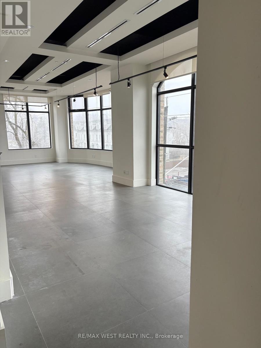 307-308 – 10376 YONGE STREET