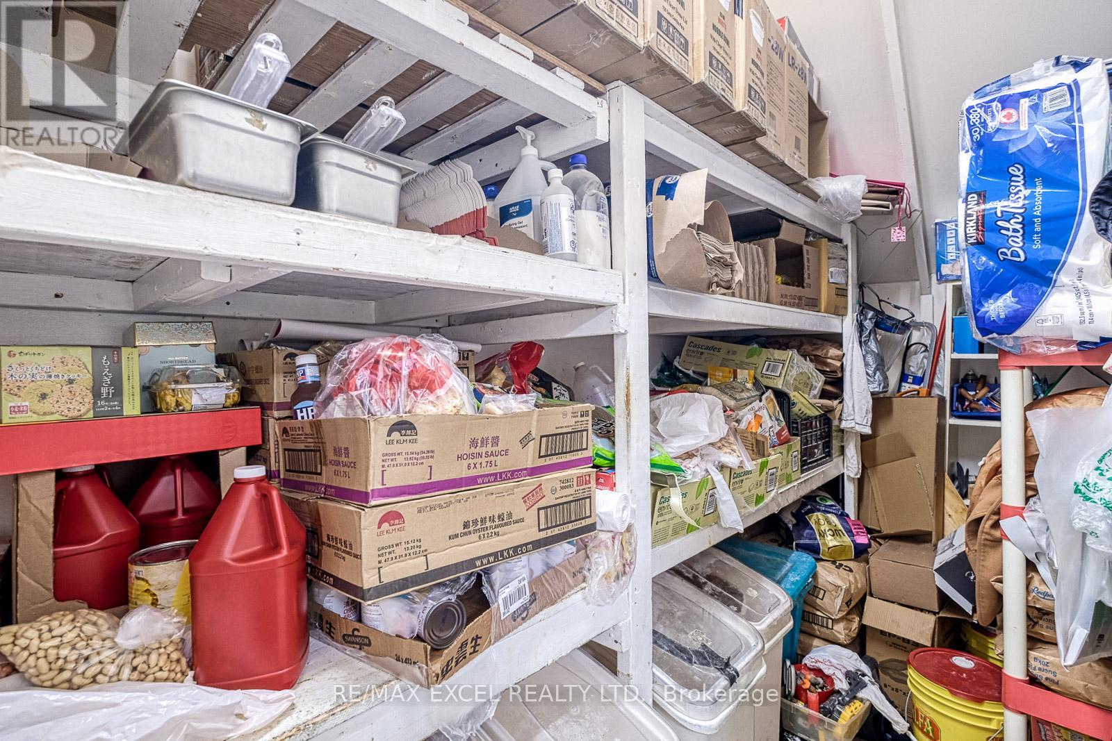 9 – 213 THE QUEENSWAY ROAD S