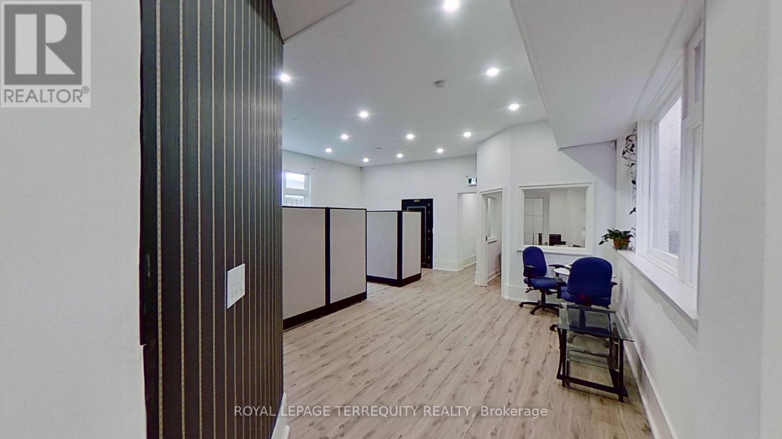 #2 – 10111 YONGE STREET
