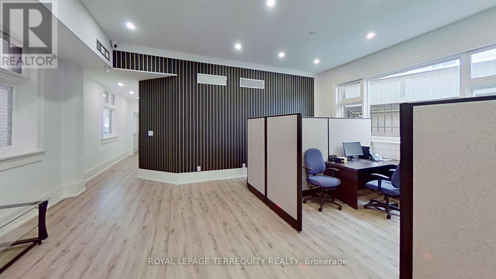 #2 – 10111 YONGE STREET