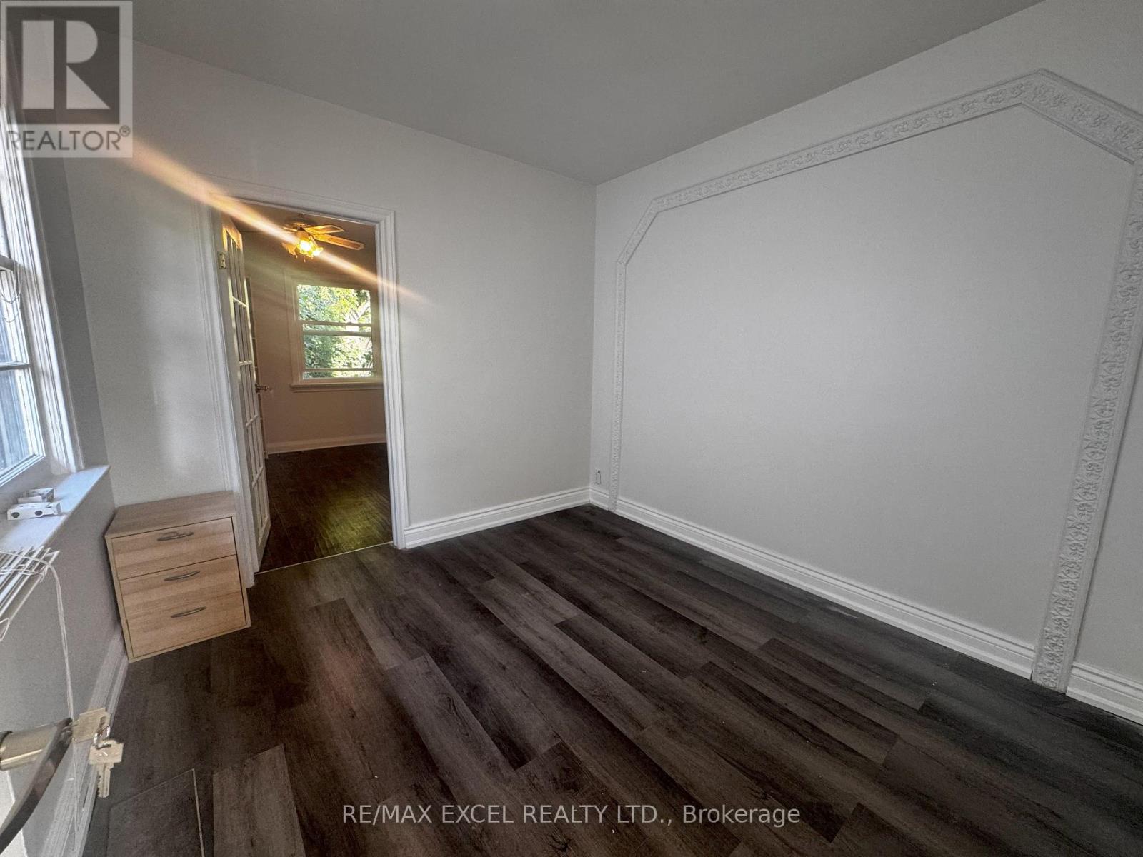 WHOLE MAIN FLOOR – 9961 YONGE STREET