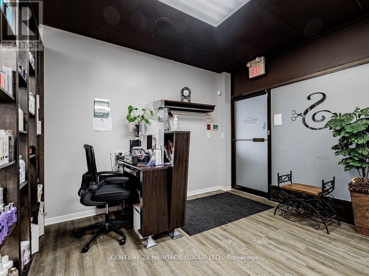 9 – 340 EAGLE STREET W