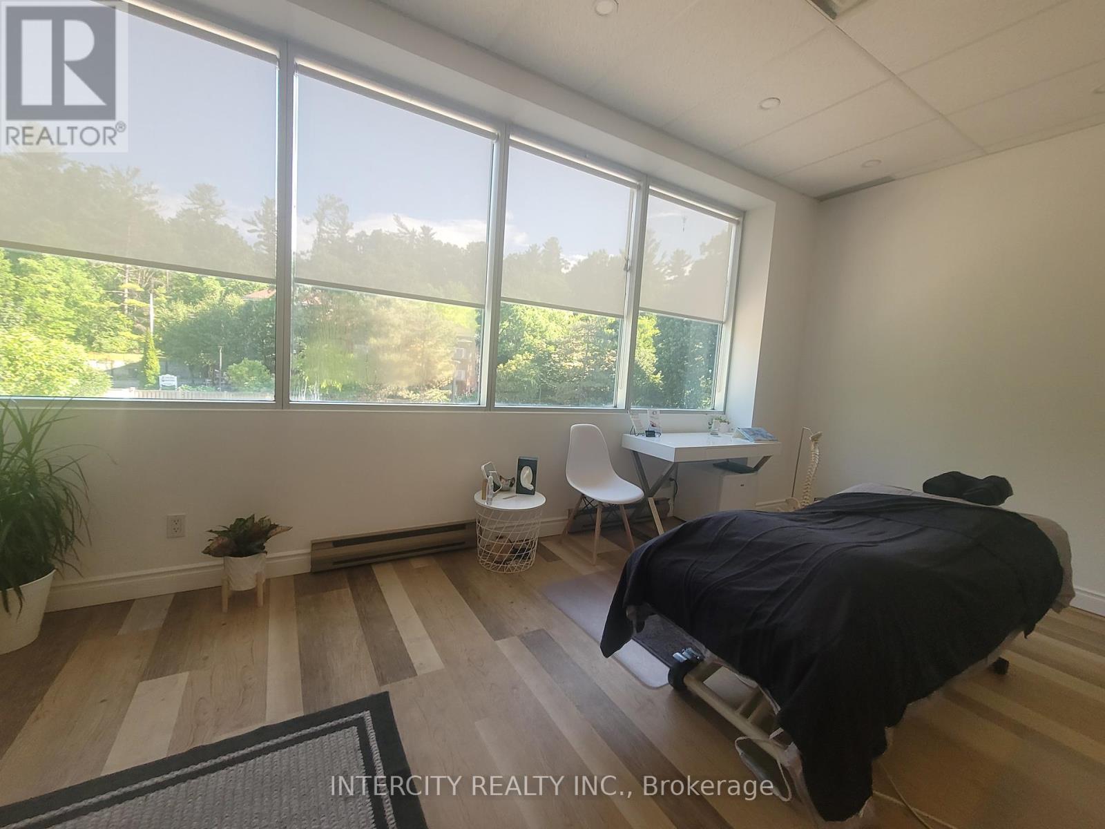 204 – 8077 ISLINGTON AVENUE