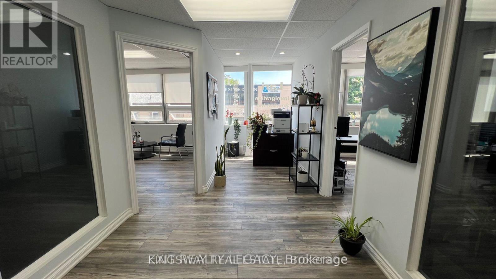 206 & 207 – 10212 YONGE STREET