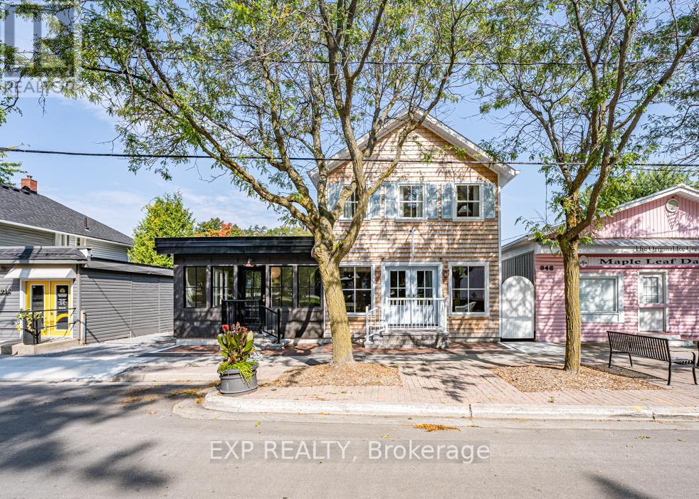 944 LAKE DRIVE E