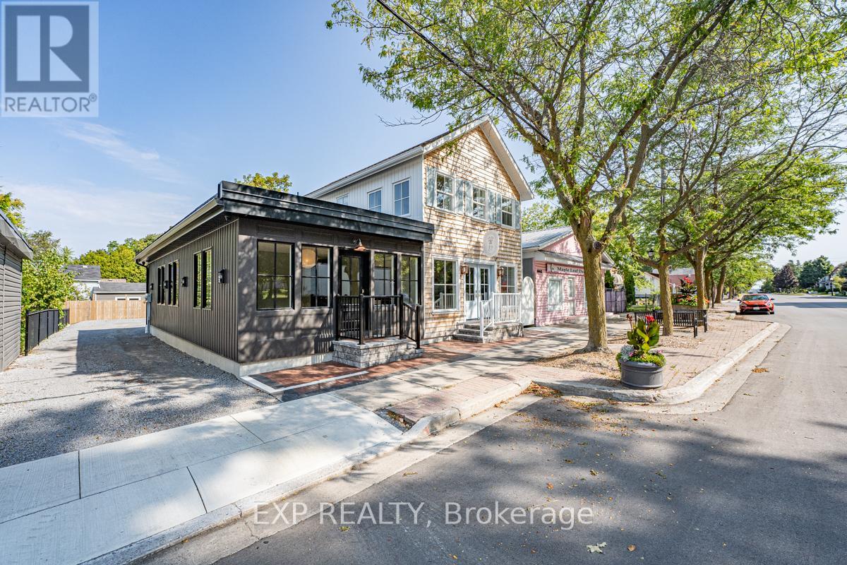 944 LAKE DRIVE E