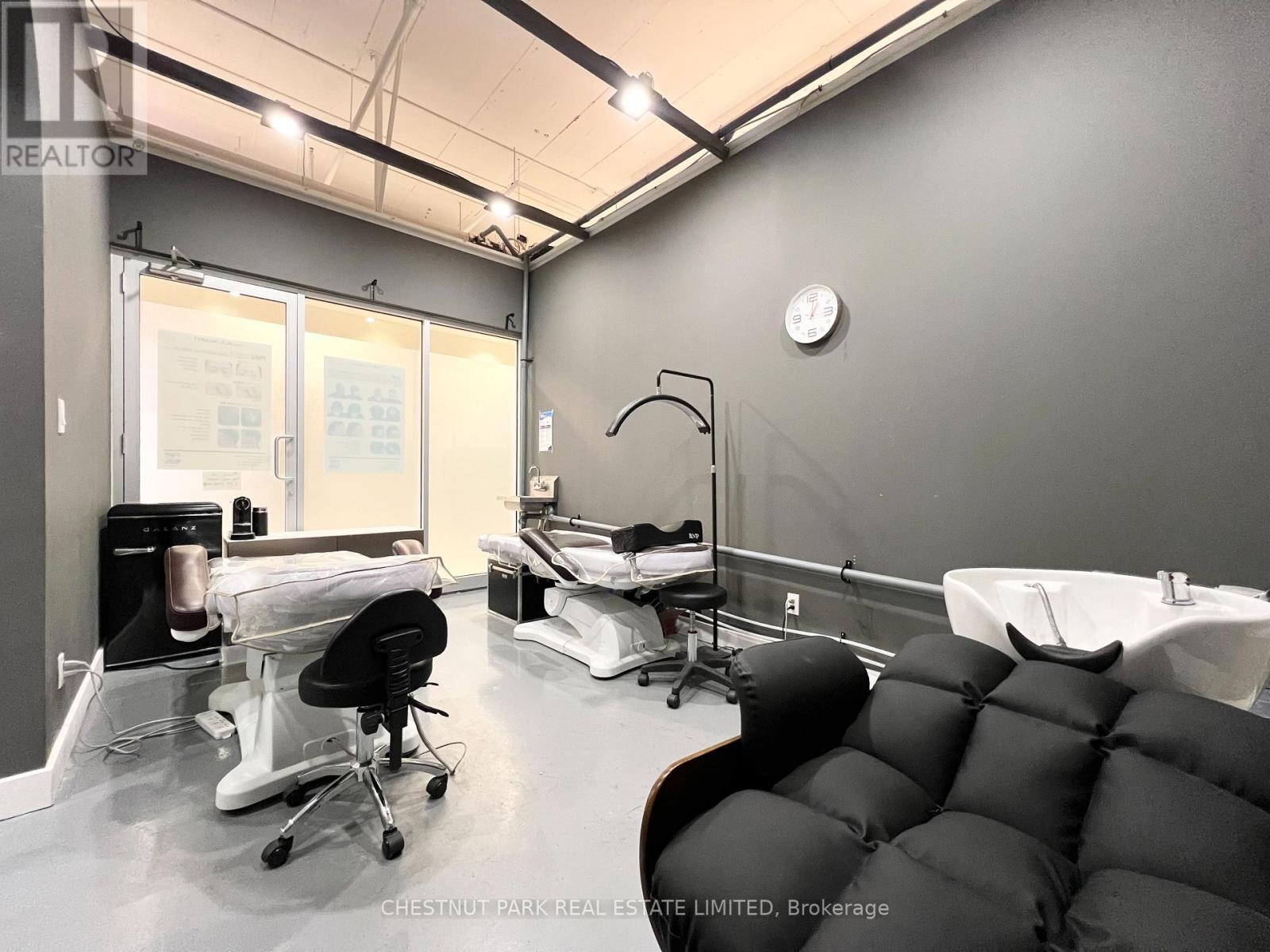 207 – 7181 YONGE STREET