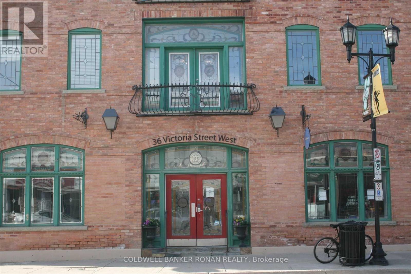 305 – 36 VICTORIA STREET W