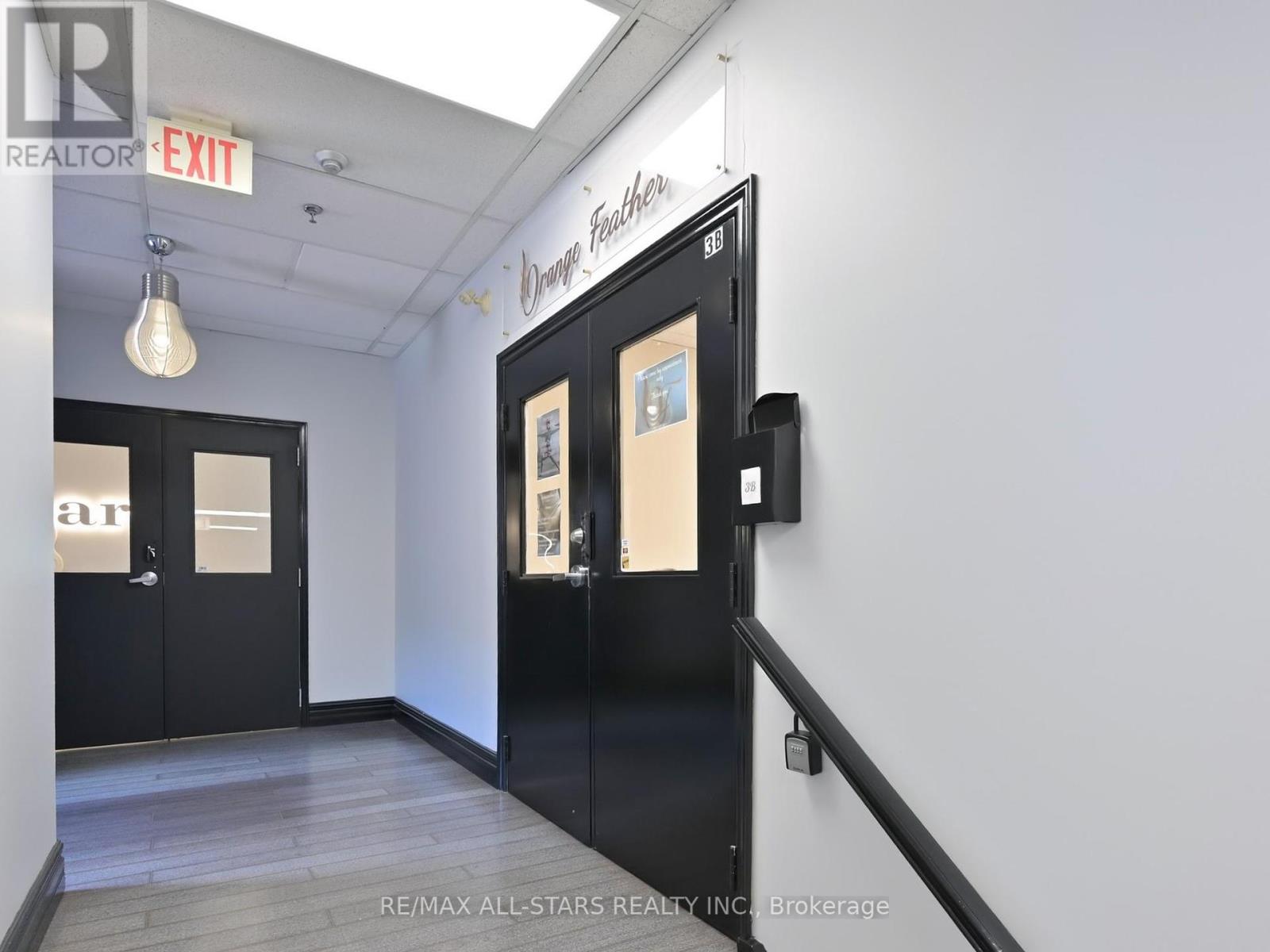3B – 38 WELLINGTON STREET E