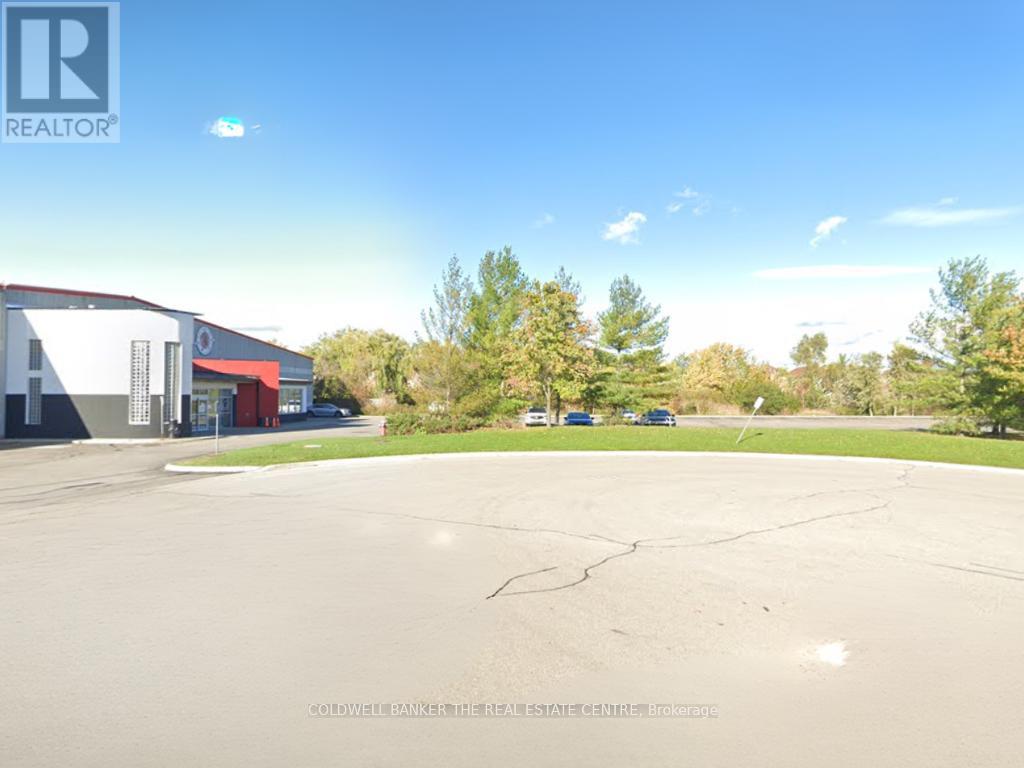 MAIN FL ROOM – 650 EDWARD AVENUE