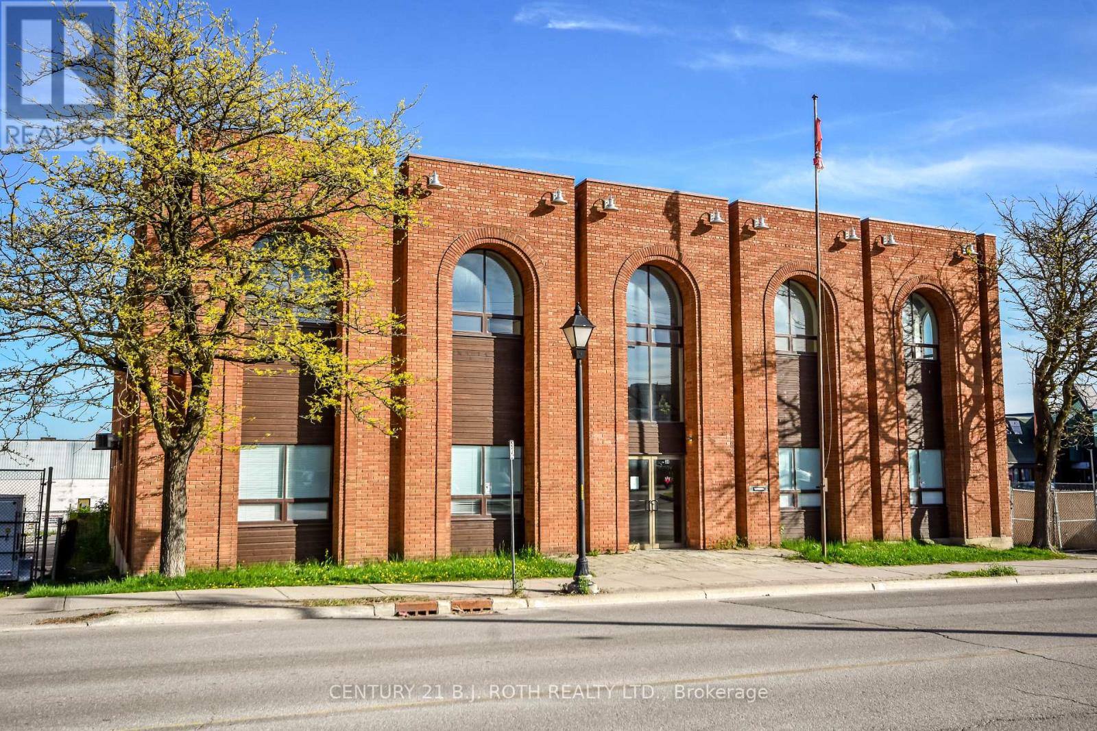 31 COLBORNE STREET E