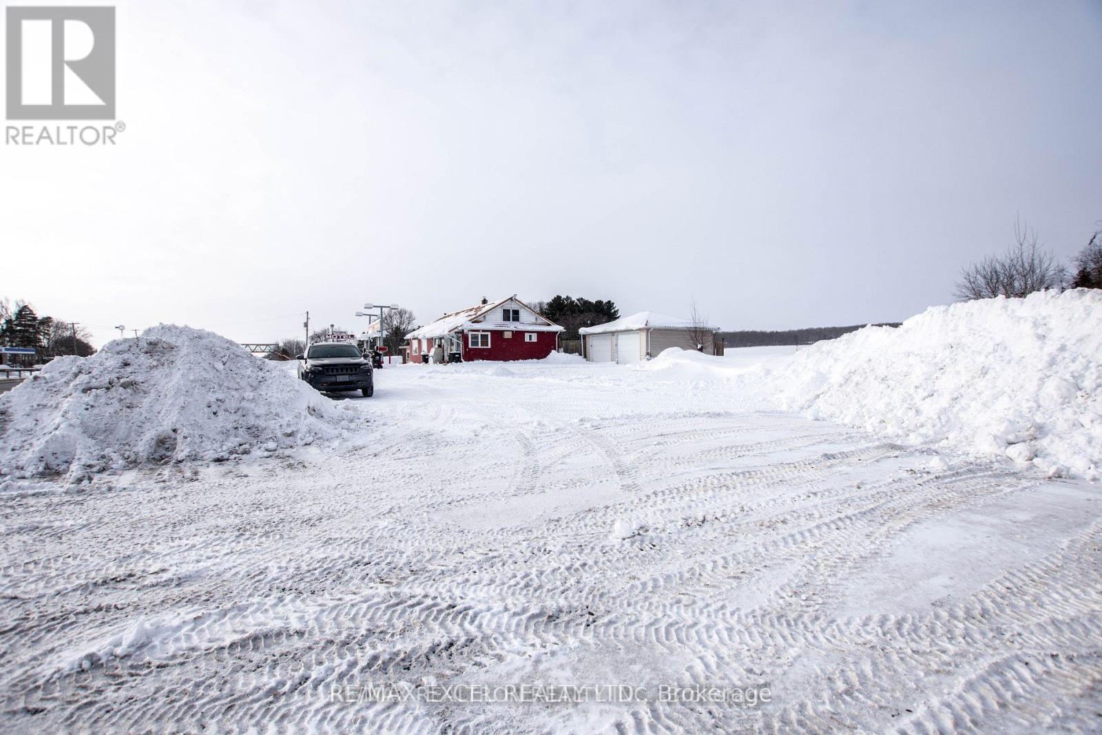 8906 HWY 11 ROAD S