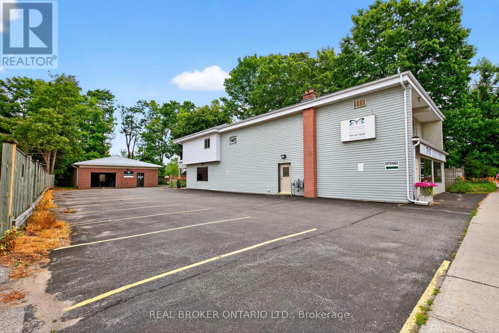 8 WESTMOUNT DRIVE S