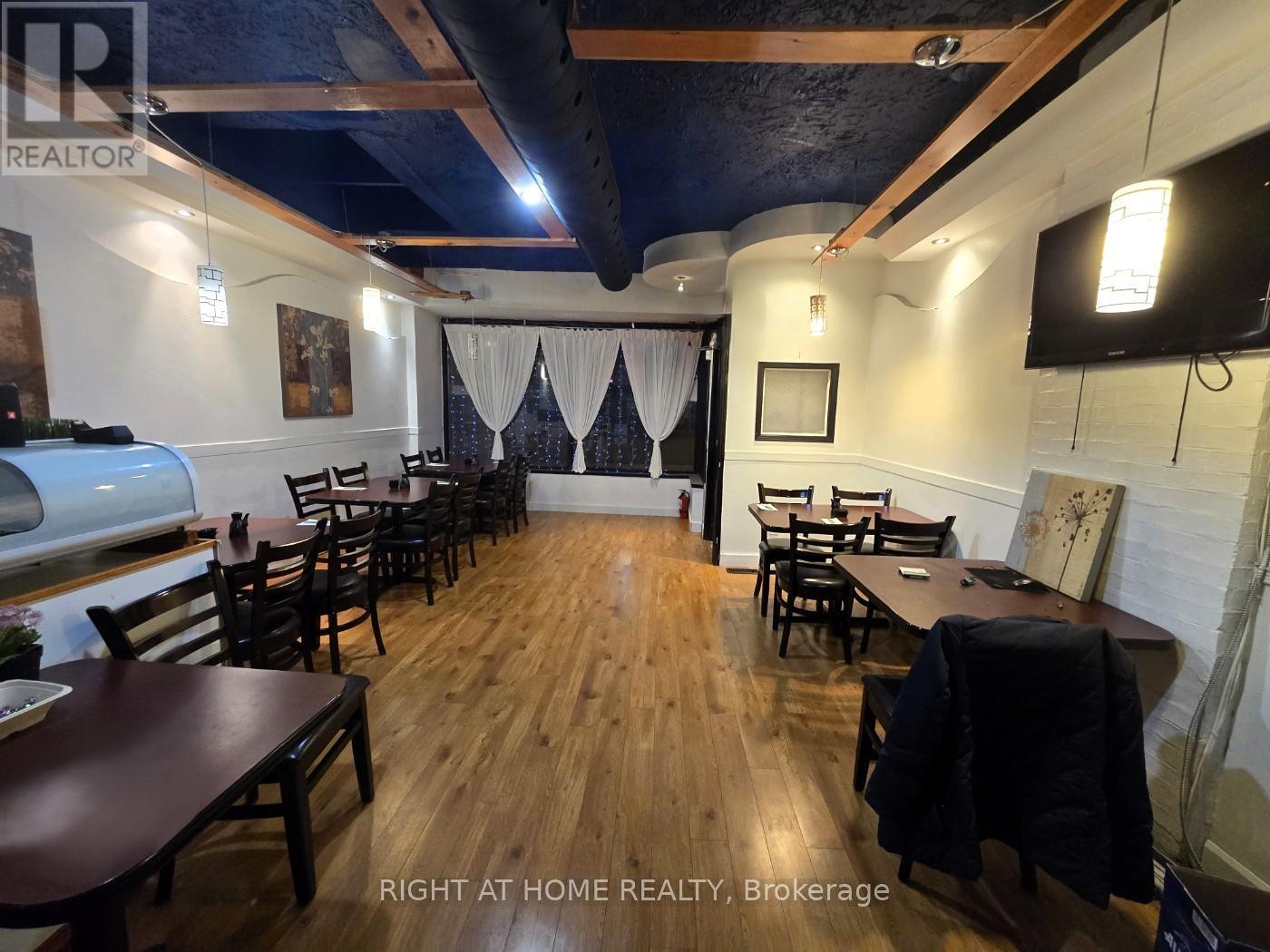 170 THE QUEENSWAY WAY