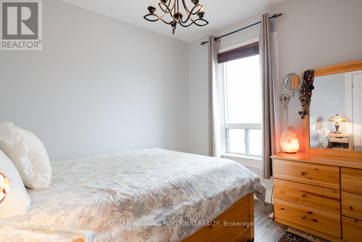 1156 BLOOR STREET W