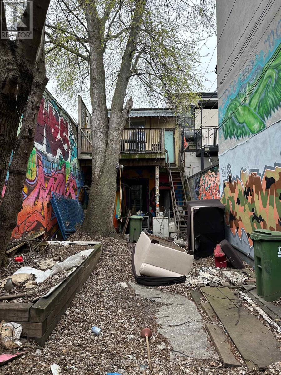 1275 QUEEN STREET W