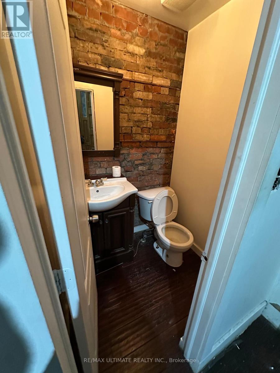 1275 QUEEN STREET W