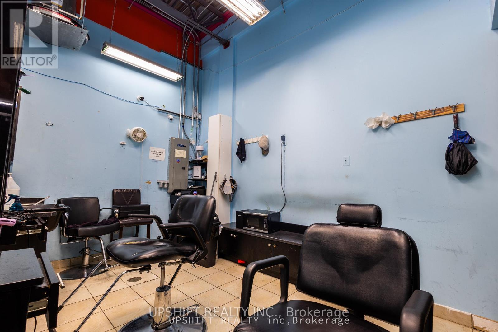 1E33 – 7215 GOREWAY DRIVE