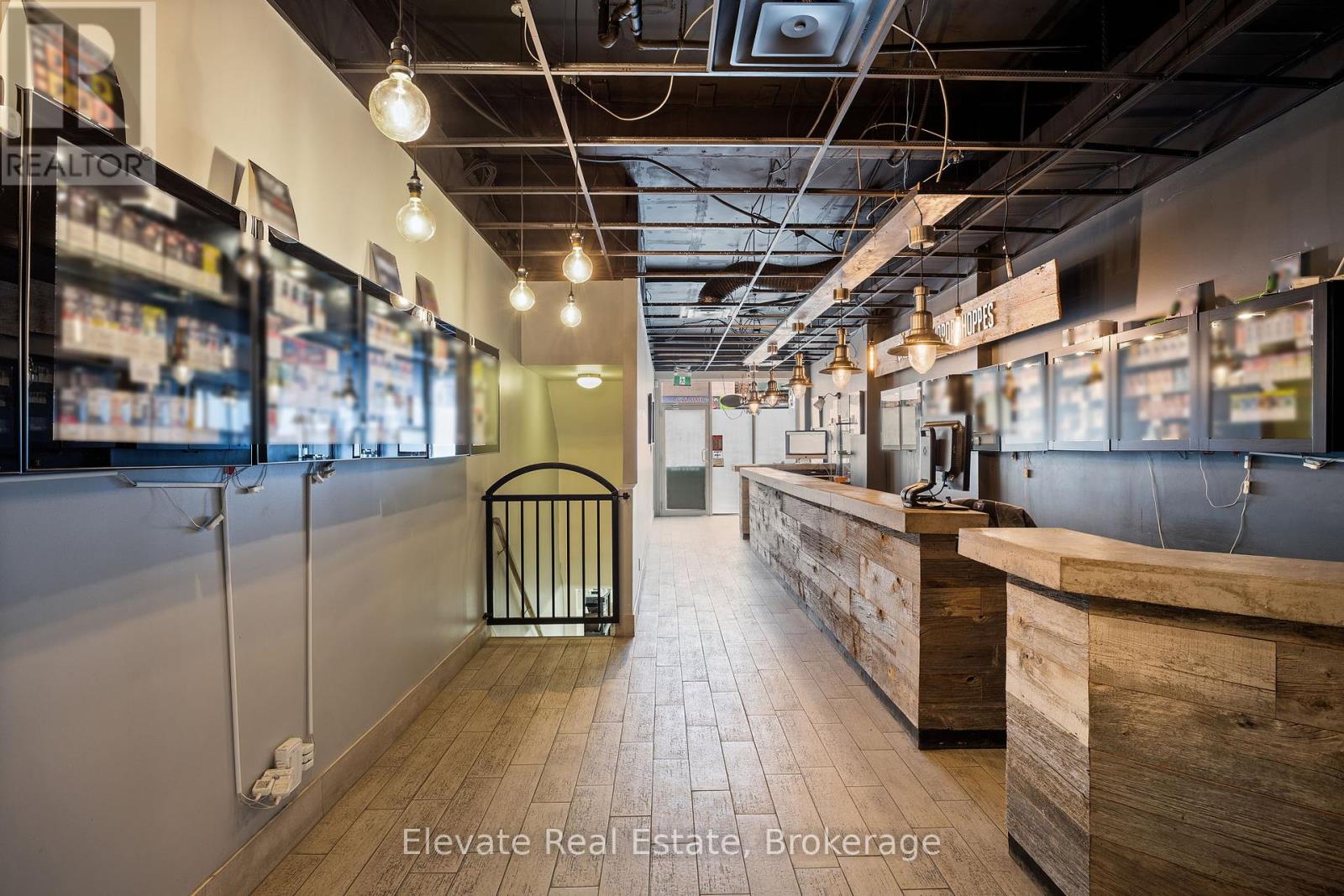 904 BLOOR STREET W