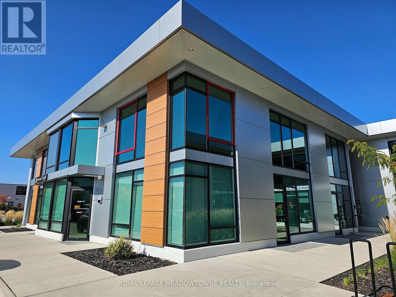 11 – 2578 BRISTOL CIRCLE