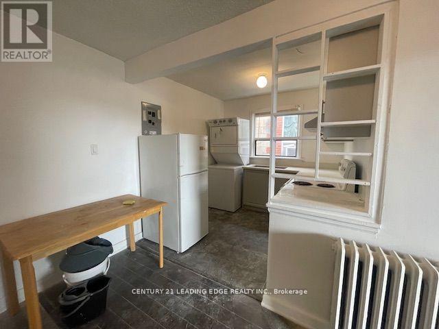 APT 1 – 1516 EGLINTON AVENUE W