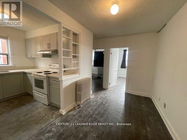 APT 1 – 1516 EGLINTON AVENUE W