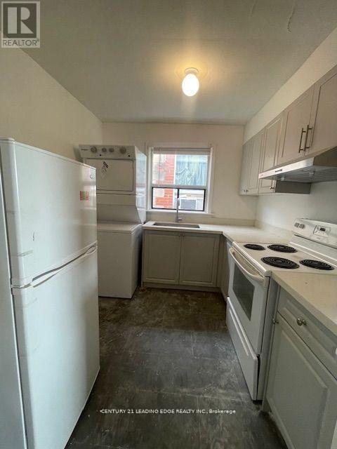 APT 1 – 1516 EGLINTON AVENUE W