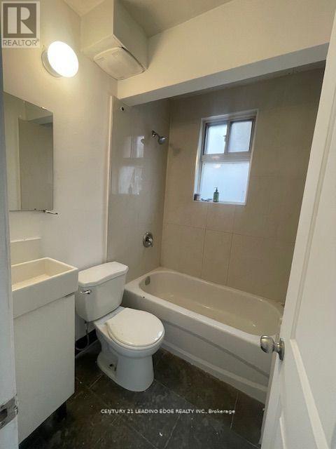 APT 1 – 1516 EGLINTON AVENUE W