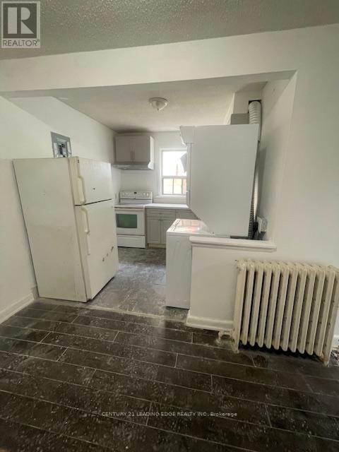 APT 2 – 1516 EGLINTON AVENUE W
