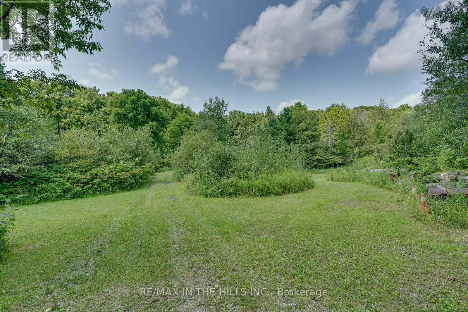 PT LOT 11 CON 4 ESCARPMENT SIDE ROAD
