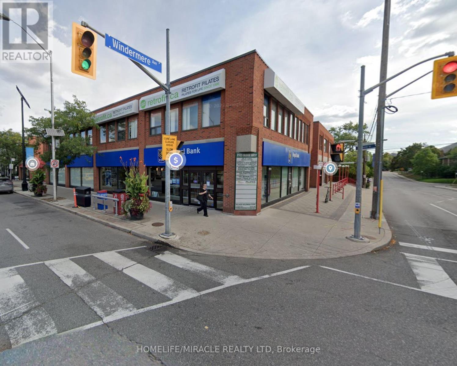 2323 BLOOR STREET W
