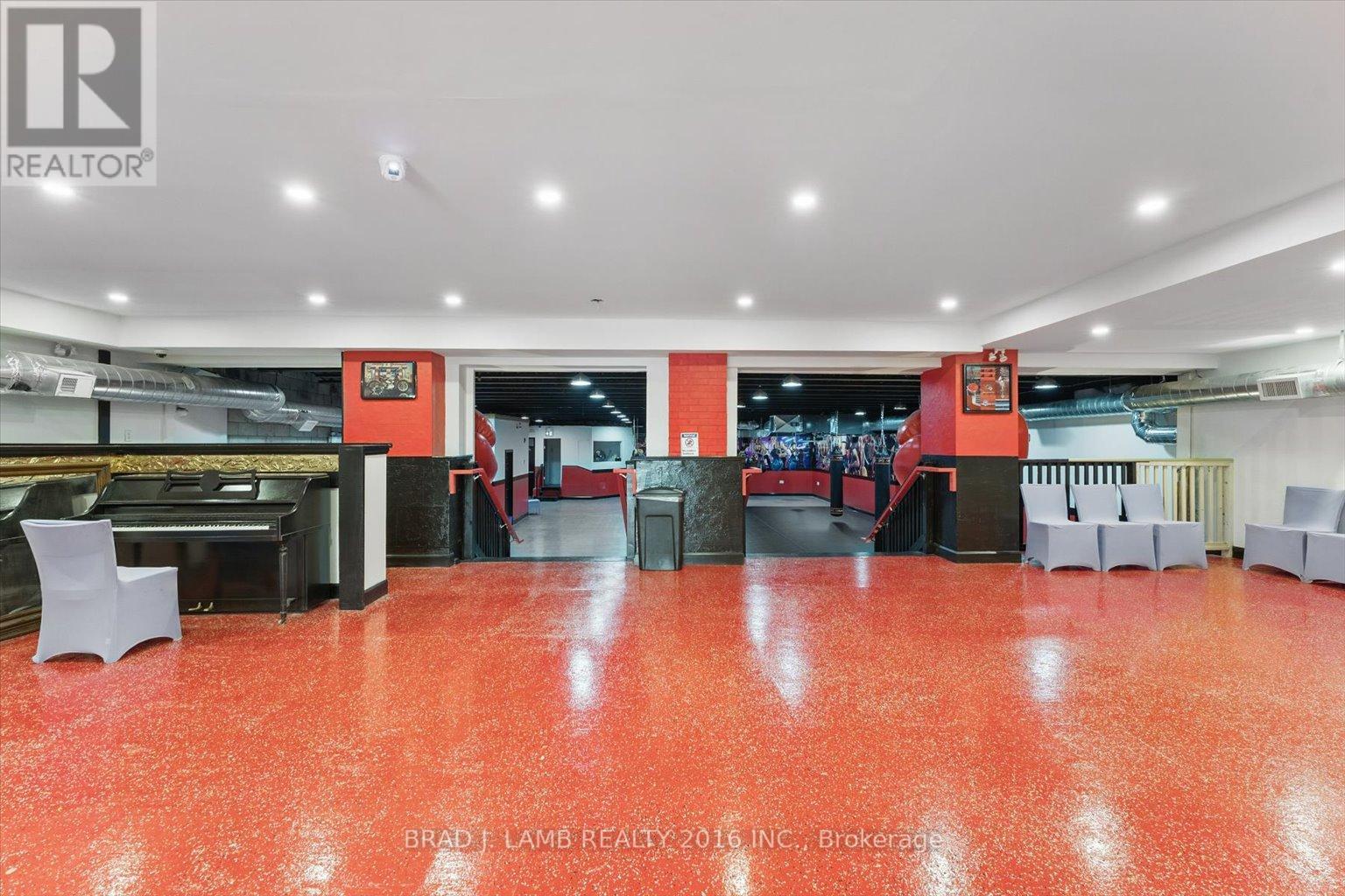 2261 DUNDAS STREET W