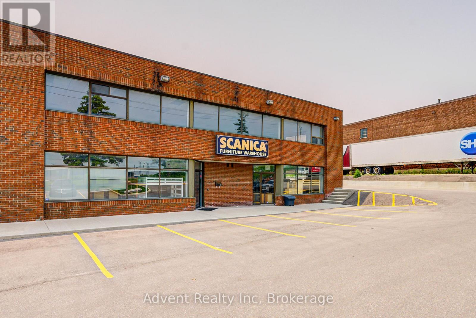 5 – 2501 STEELES AVENUE W