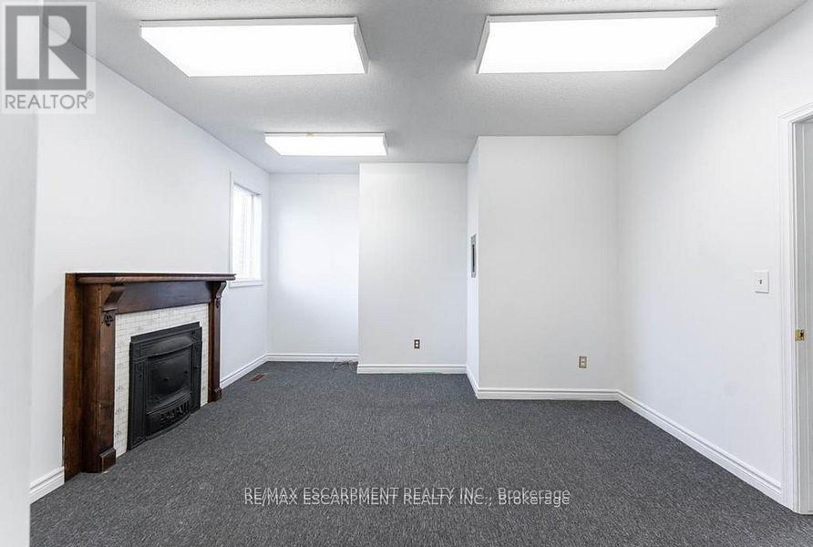 MAIN FLOOR – 923 BRANT STREET