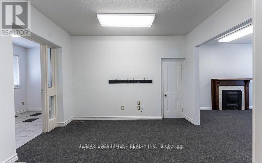 MAIN FLOOR – 923 BRANT STREET